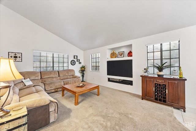 9408 Nickam Court, Bakersfield, CA 93311