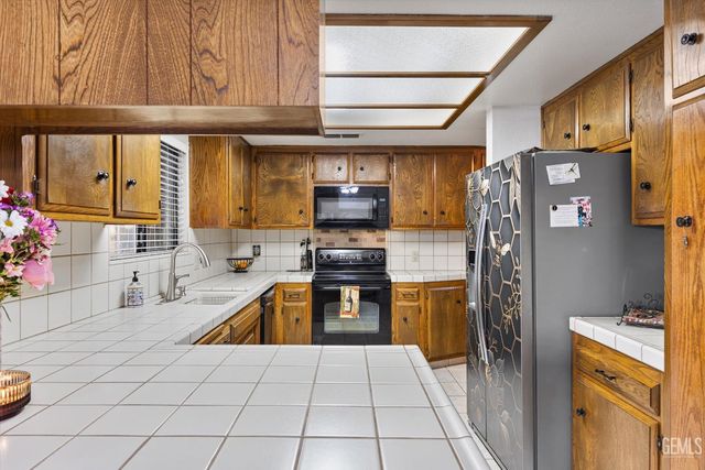 9408 Nickam Court, Bakersfield, CA 93311