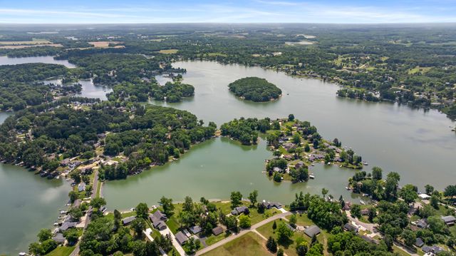 10370 heatherlawn Court, Somerset, MI 49281