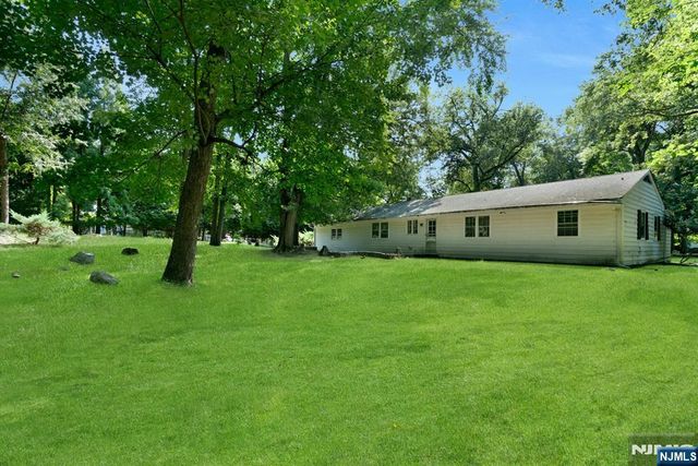 15 Pinehill Drive, Upper Saddle River, NJ 07458