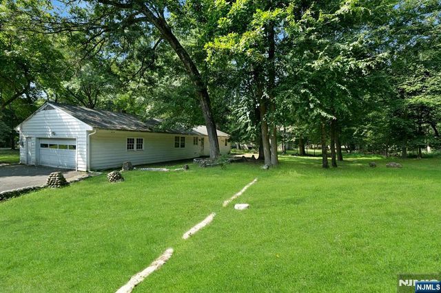 15 Pinehill Drive, Upper Saddle River, NJ 07458