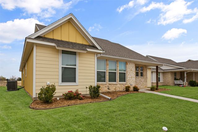 113 King Arthur Ct, Glen Rose, TX 76043