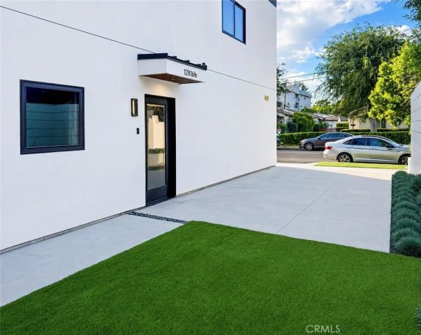 12816 Bloomfield Street, Studio City, CA 91604
