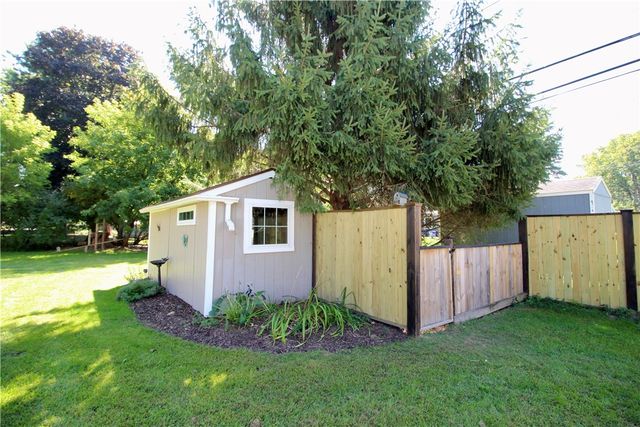 16 Cullens Run, Pittsford, NY 14534