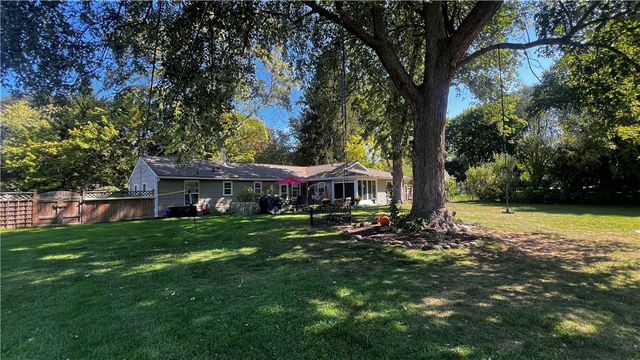 16 Cullens Run, Pittsford, NY 14534