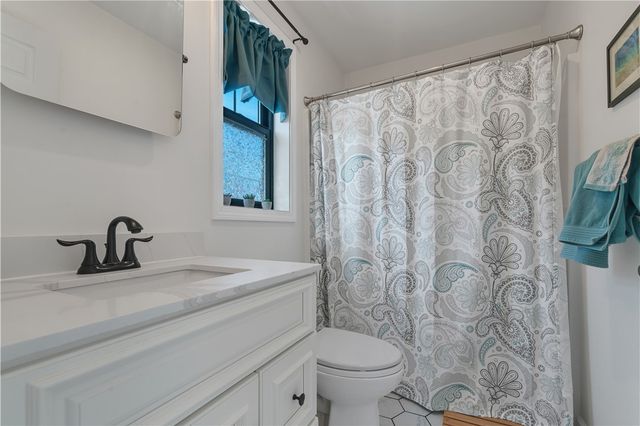 17 Wuddall Avenue, Warwick, RI 02889