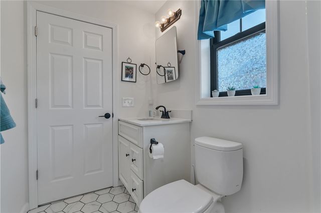 17 Wuddall Avenue, Warwick, RI 02889