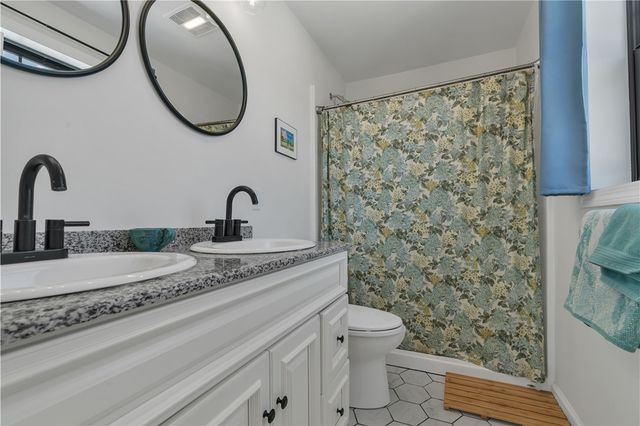 17 Wuddall Avenue, Warwick, RI 02889