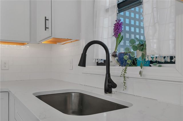 17 Wuddall Avenue, Warwick, RI 02889