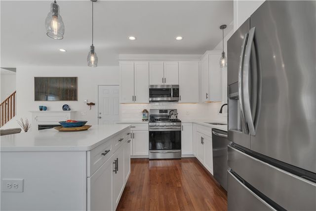 17 Wuddall Avenue, Warwick, RI 02889