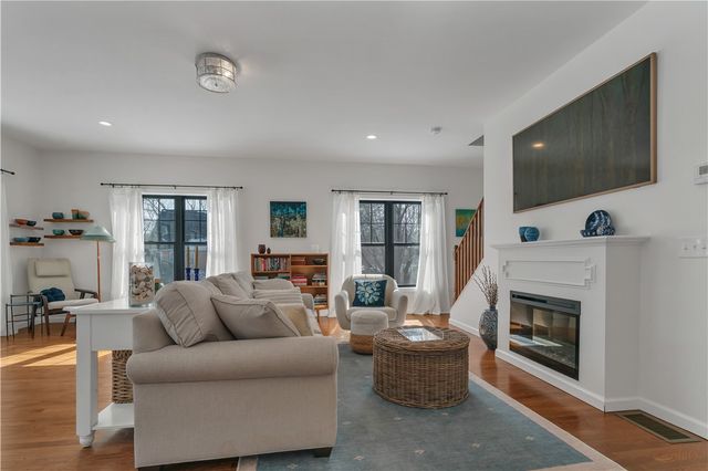 17 Wuddall Avenue, Warwick, RI 02889