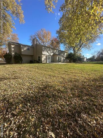 29585 Woodhaven Lane, Southfield, MI 48076