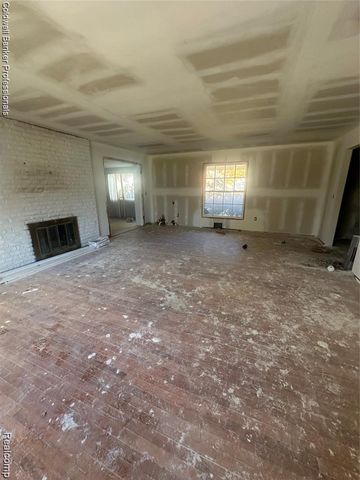 29585 Woodhaven Lane, Southfield, MI 48076