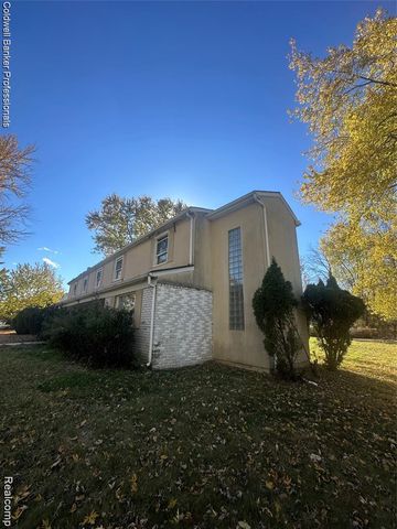 29585 Woodhaven Lane, Southfield, MI 48076