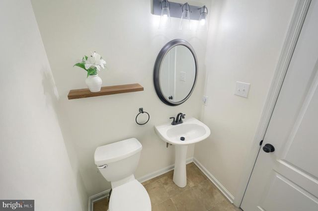 735 CLYDESDALE DR, York, PA 17402