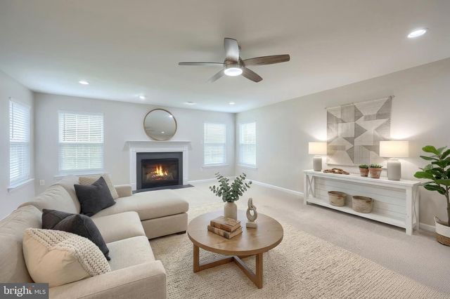 735 CLYDESDALE DR, York, PA 17402