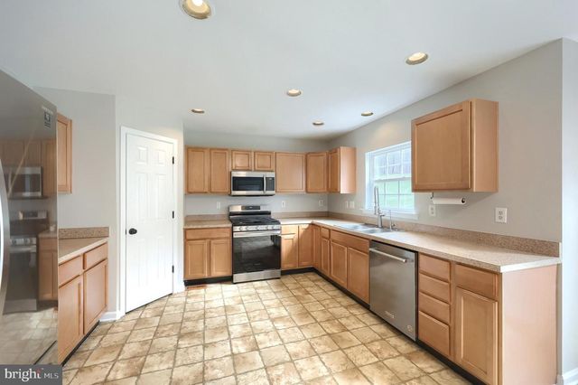 735 CLYDESDALE DR, York, PA 17402