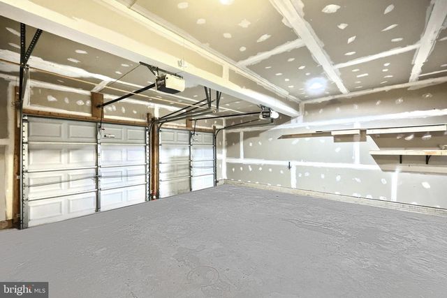 735 CLYDESDALE DR, York, PA 17402