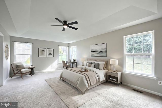 735 CLYDESDALE DR, York, PA 17402