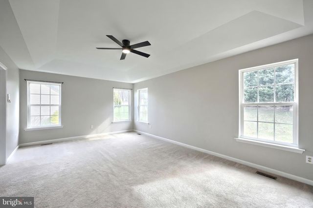 735 CLYDESDALE DR, York, PA 17402