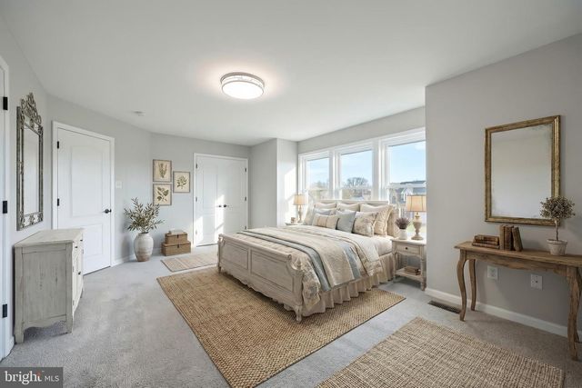 735 CLYDESDALE DR, York, PA 17402