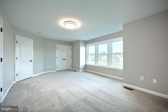 735 CLYDESDALE DR, York, PA 17402