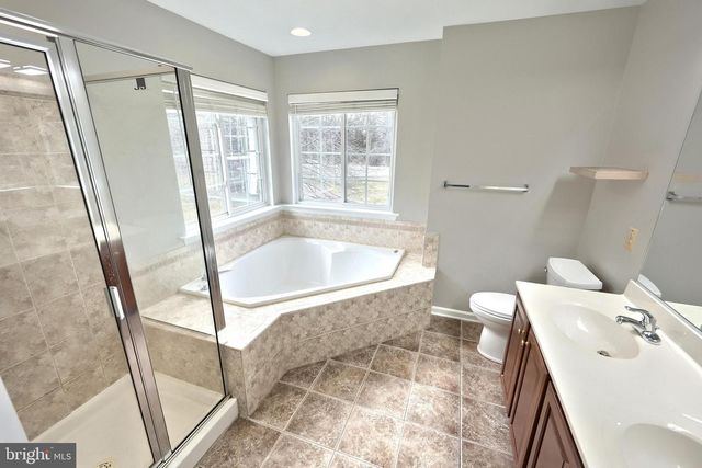 735 CLYDESDALE DR, York, PA 17402