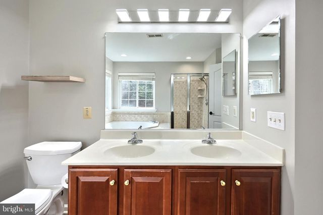 735 CLYDESDALE DR, York, PA 17402