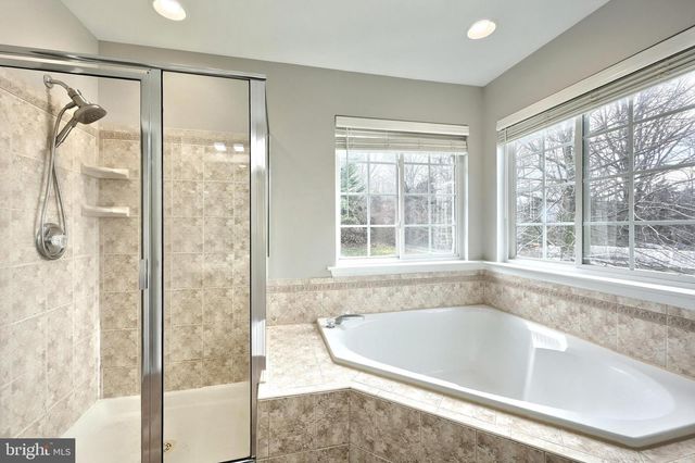 735 CLYDESDALE DR, York, PA 17402