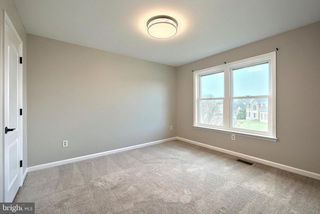 735 CLYDESDALE DR, York, PA 17402