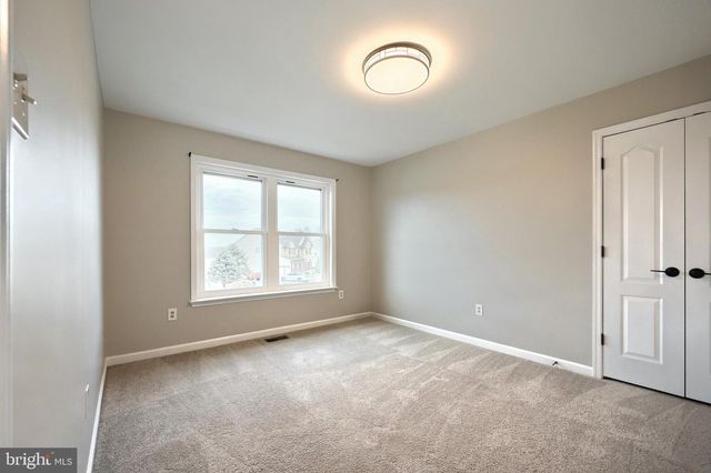 735 CLYDESDALE DR, York, PA 17402