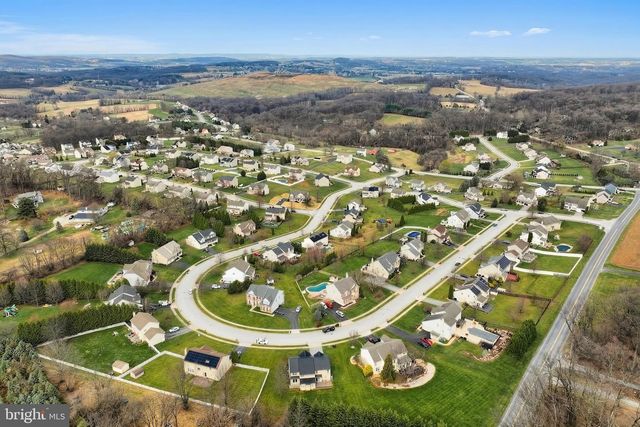 735 CLYDESDALE DR, York, PA 17402