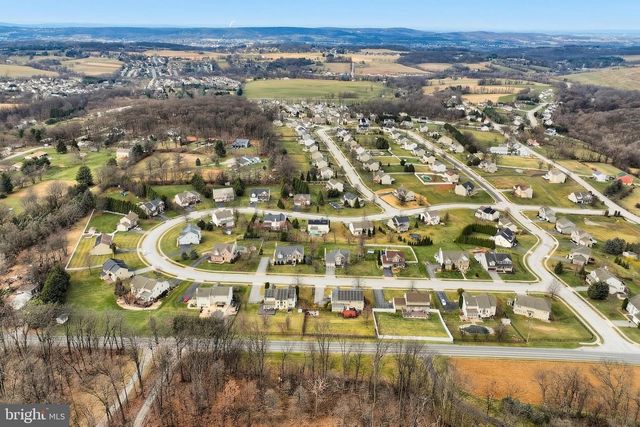 735 CLYDESDALE DR, York, PA 17402