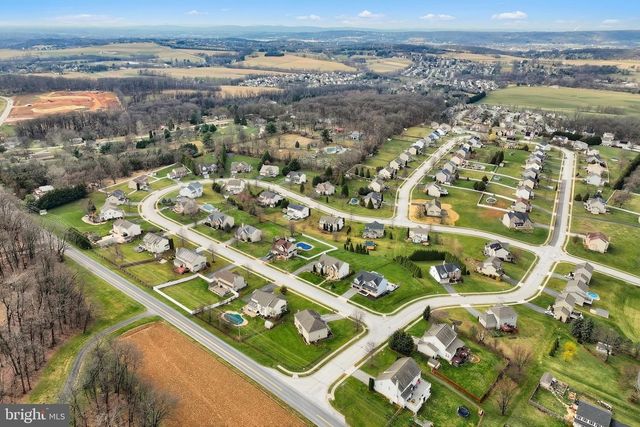 735 CLYDESDALE DR, York, PA 17402