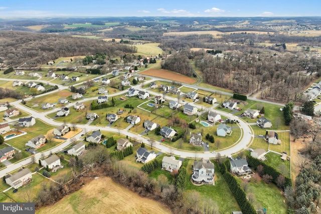 735 CLYDESDALE DR, York, PA 17402