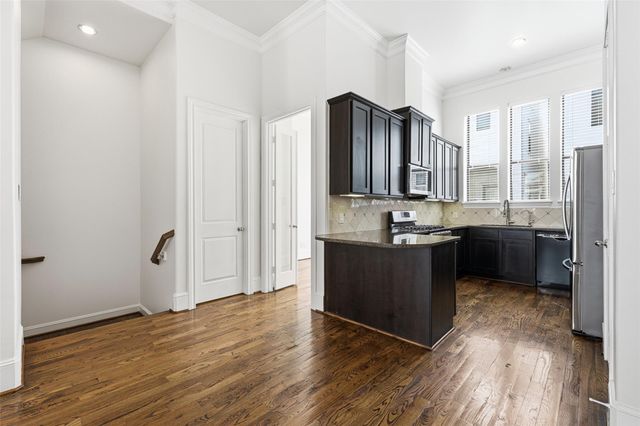 5716 Kansas St B, Houston, TX 77007