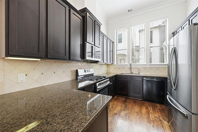 5716 Kansas St B, Houston, TX 77007