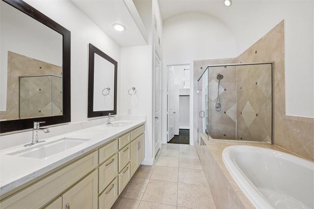 5716 Kansas St B, Houston, TX 77007