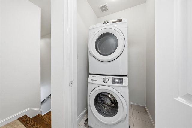 5716 Kansas St B, Houston, TX 77007