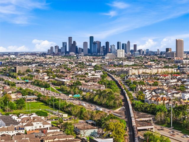 5716 Kansas St B, Houston, TX 77007