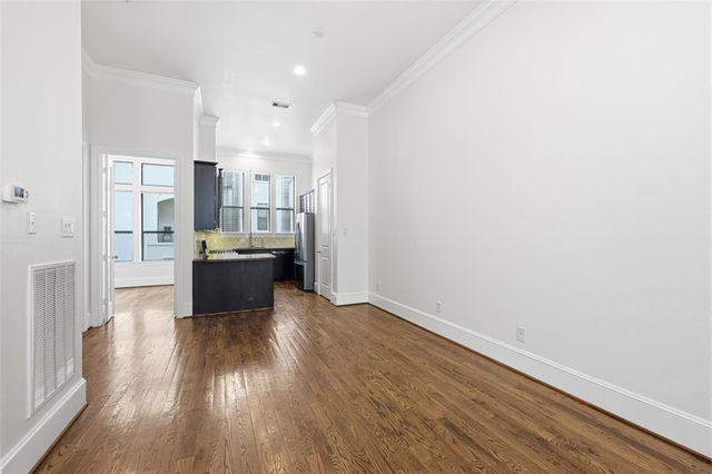 5716 Kansas St B, Houston, TX 77007