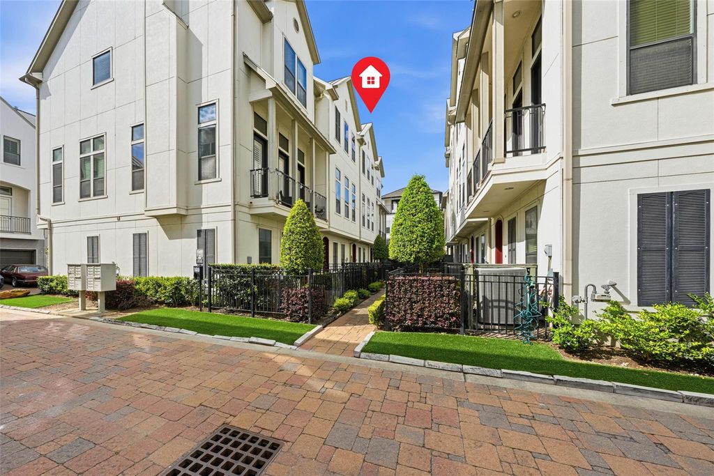 5716 Kansas St B, Houston, TX 77007