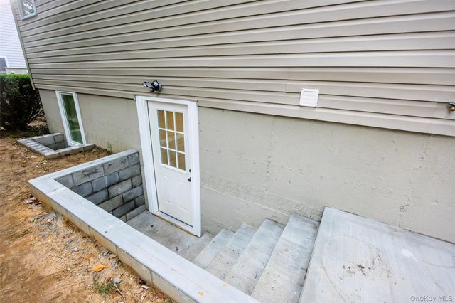 2907 Sipp Avenue, Medford, NY 11763