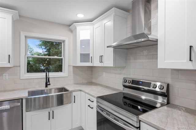2907 Sipp Avenue, Medford, NY 11763