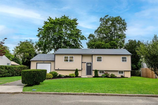 2907 Sipp Avenue, Medford, NY 11763