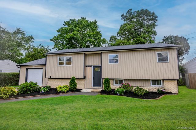 2907 Sipp Avenue, Medford, NY 11763