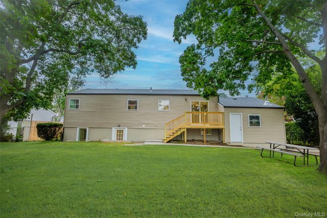 2907 Sipp Avenue, Medford, NY 11763