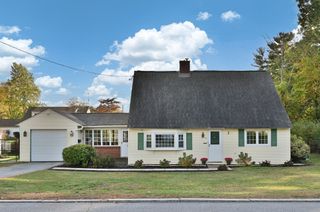 4 Jane Rd, Methuen, MA 01844