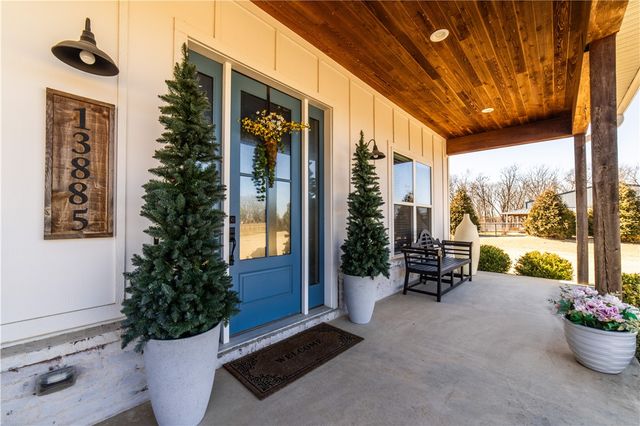 13885 N Mount Olive Road, Gravette, AR 72736