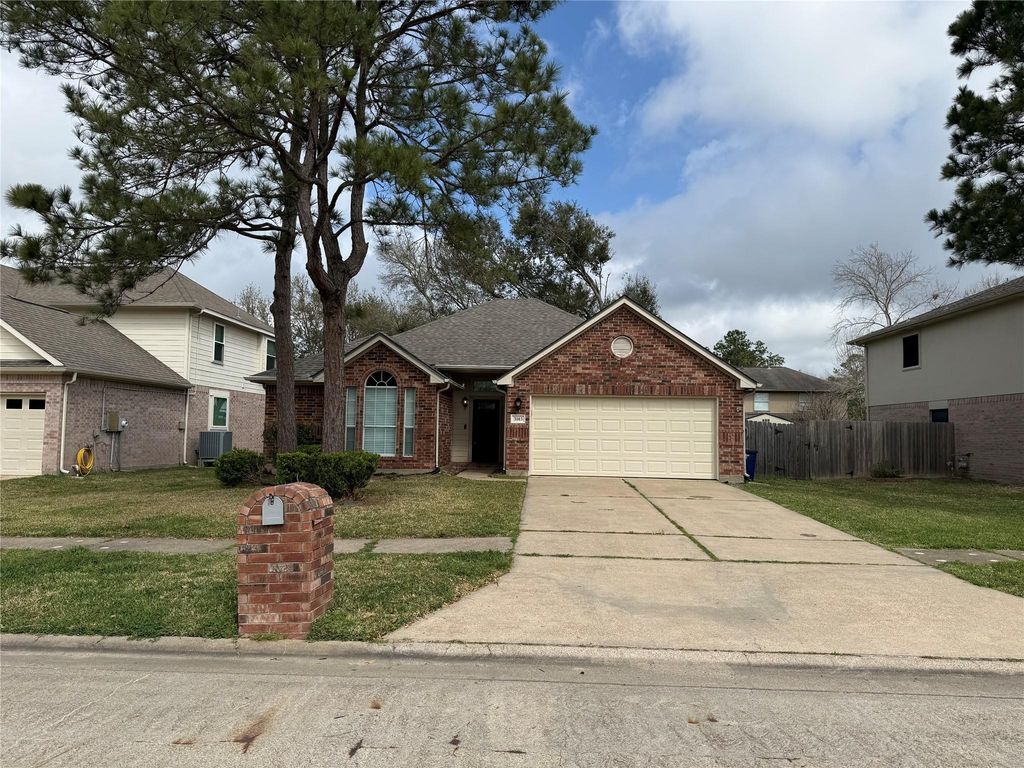 3103 Bay Creek Drive, Dickinson, TX 77539
